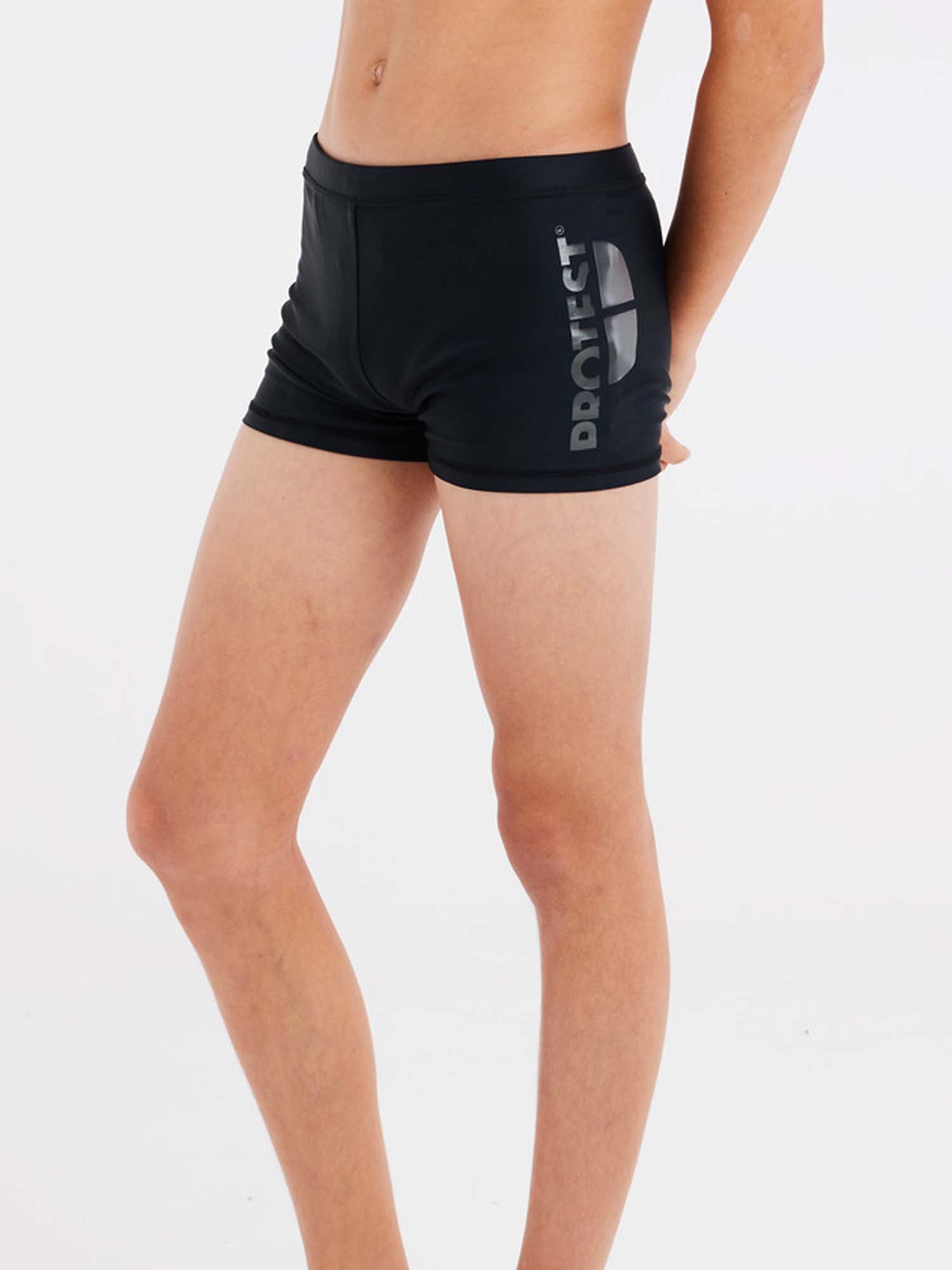 7896900 290 model front half 01 web