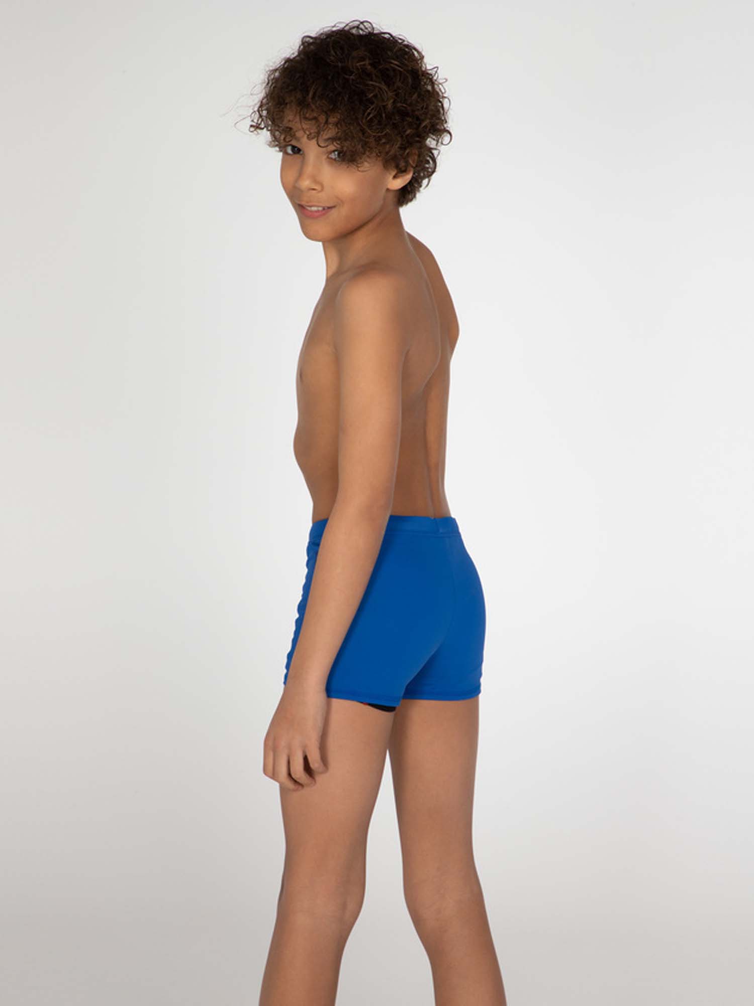 7896900 647 model back half 01