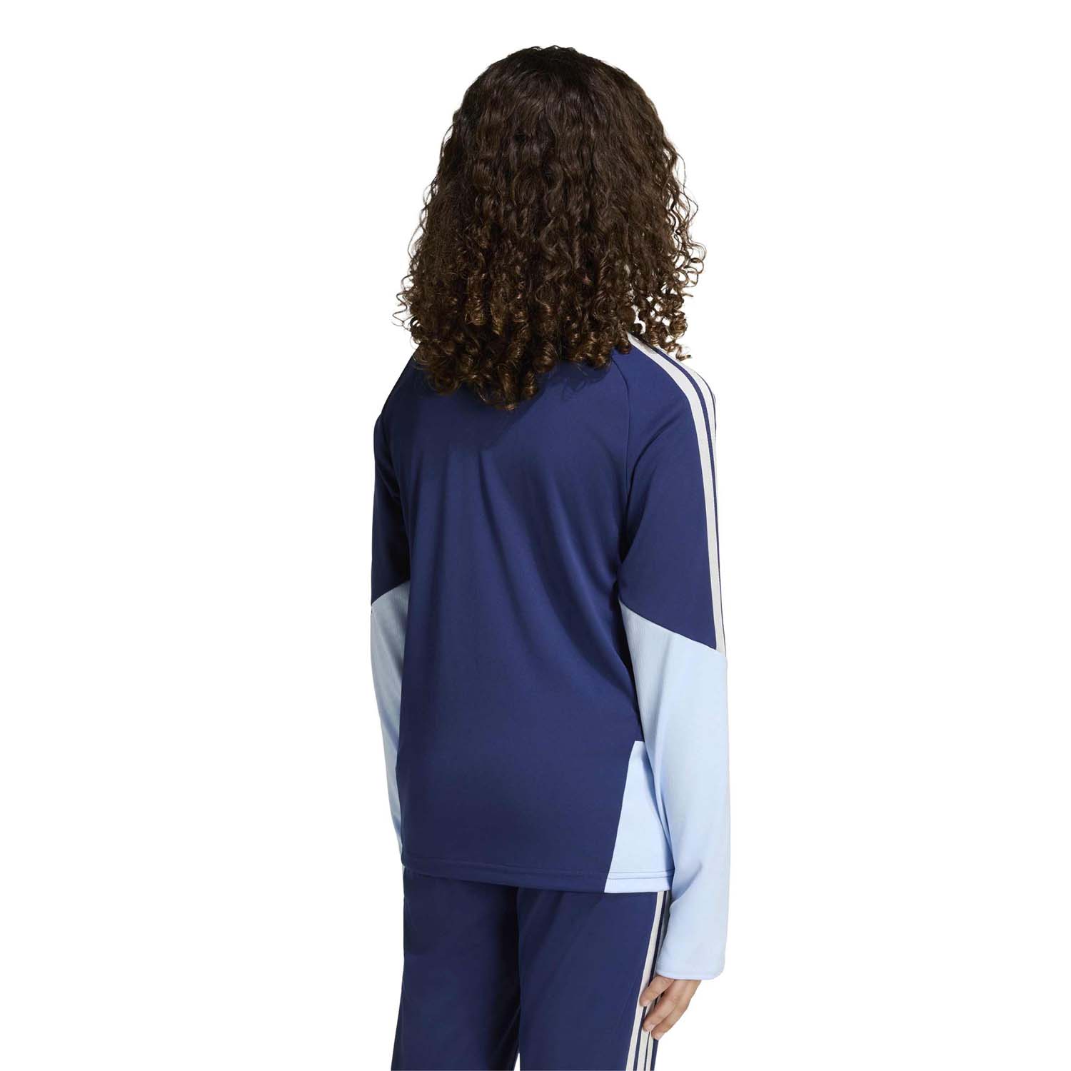Kc1864 3 apparel on model back view white