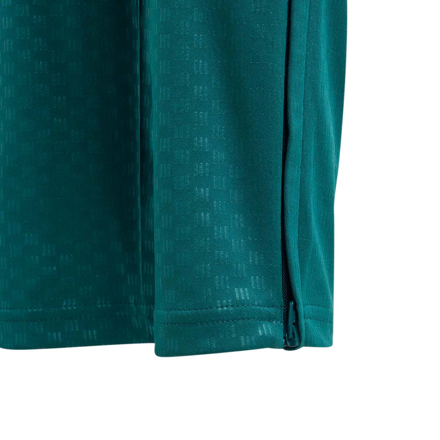 Kg1348 6 apparel photography detail view 3 white