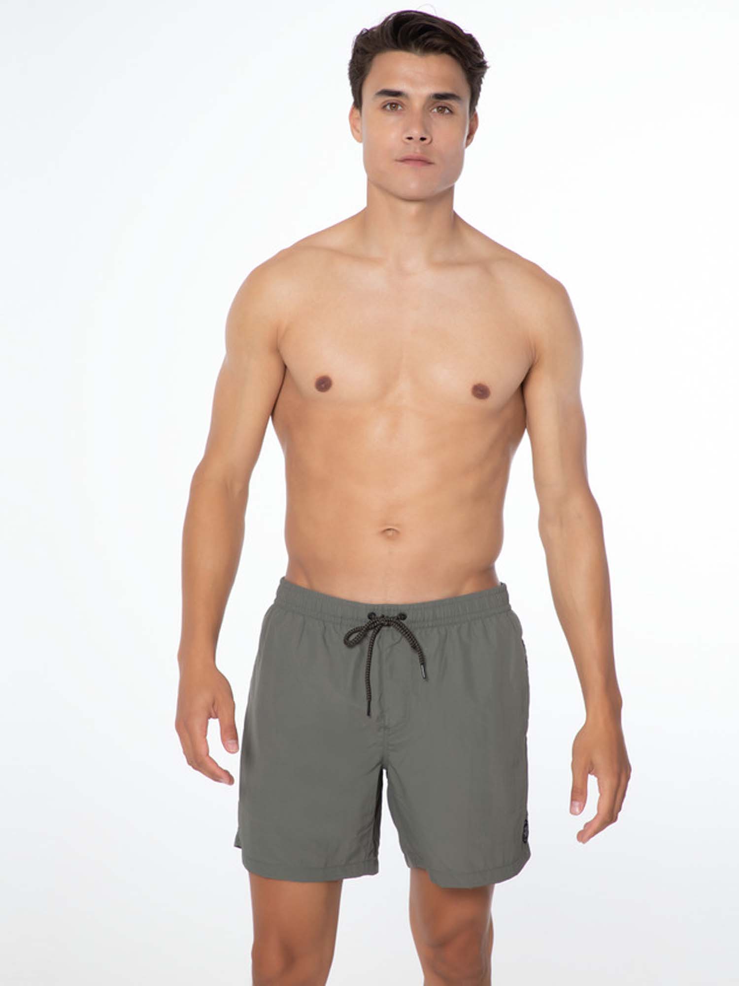 2711100 650 model front half 01 web