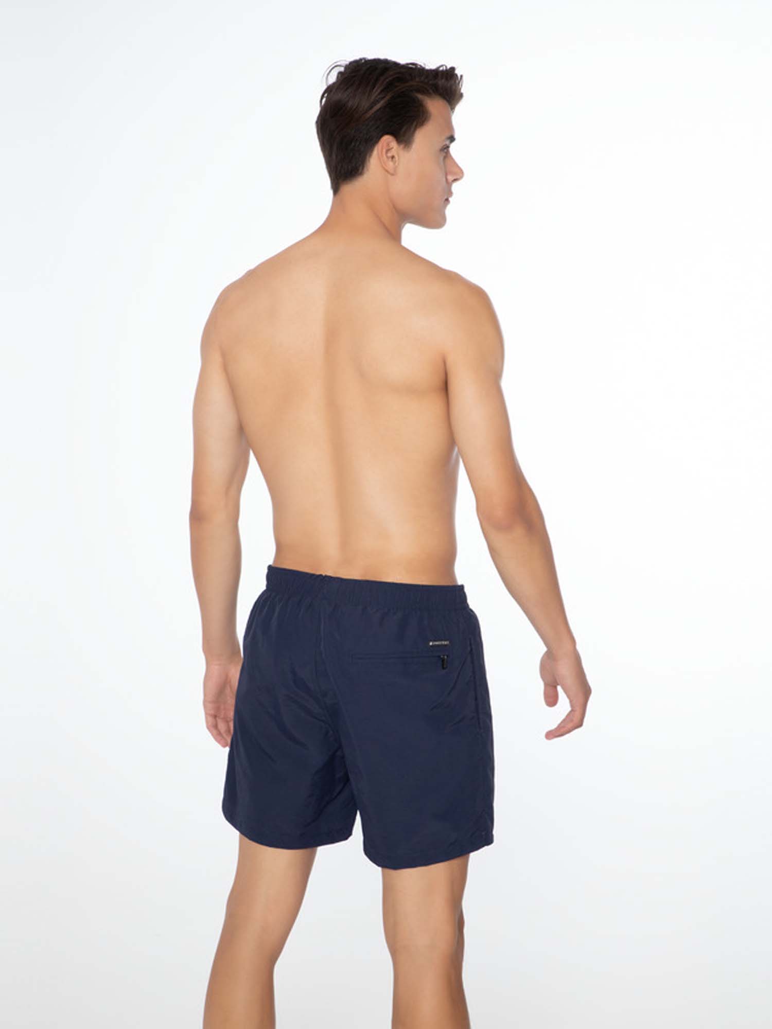 2711100 941 model back half 01 web