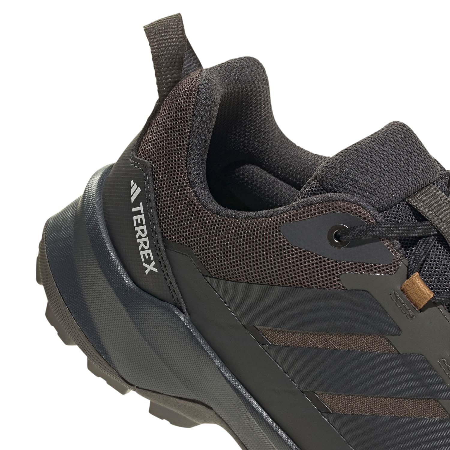 Jq2213 8 footwear photography detail view 1 white