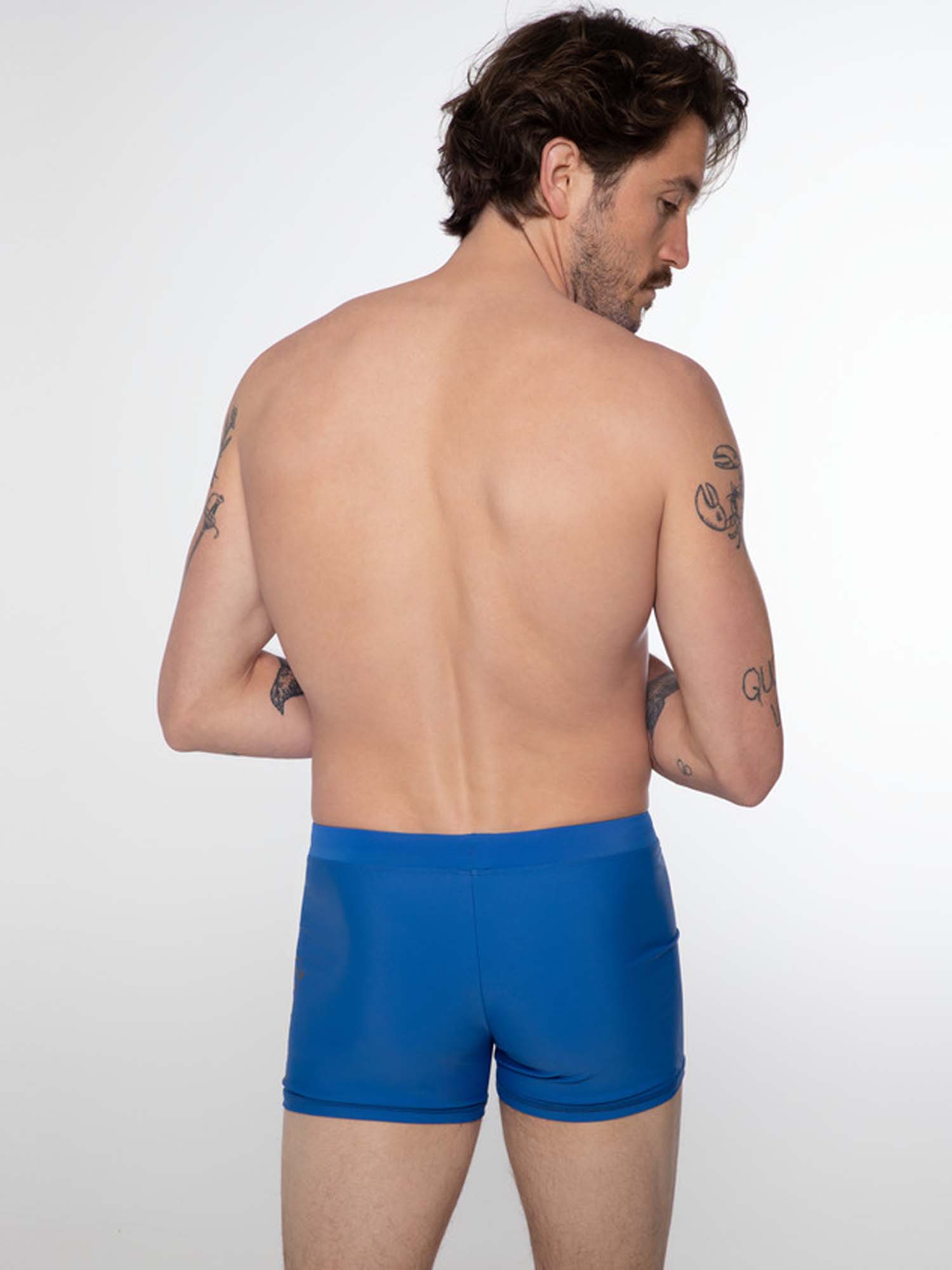 7796800 647 model back half 01 web