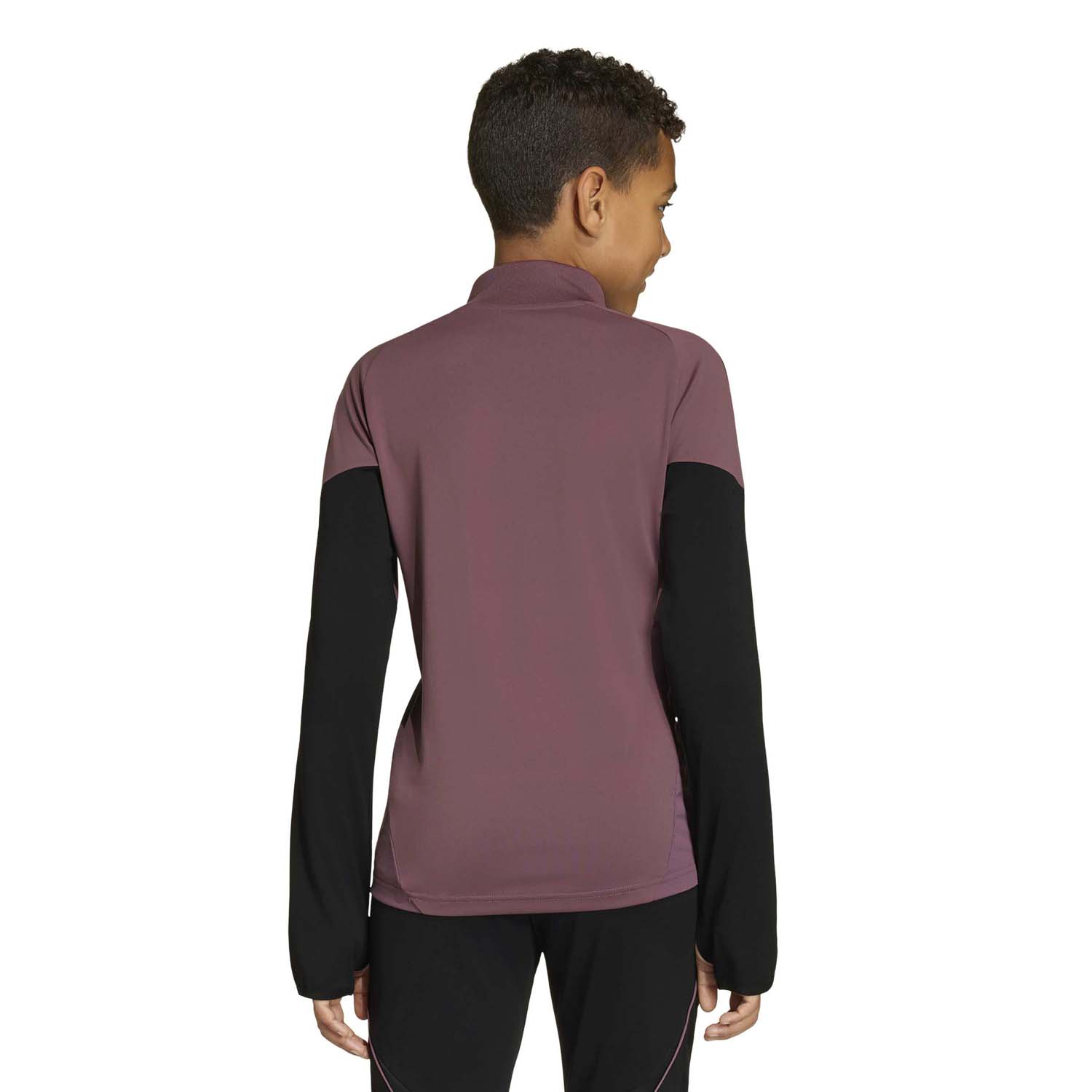 Ka1688 3 apparel on model back view white