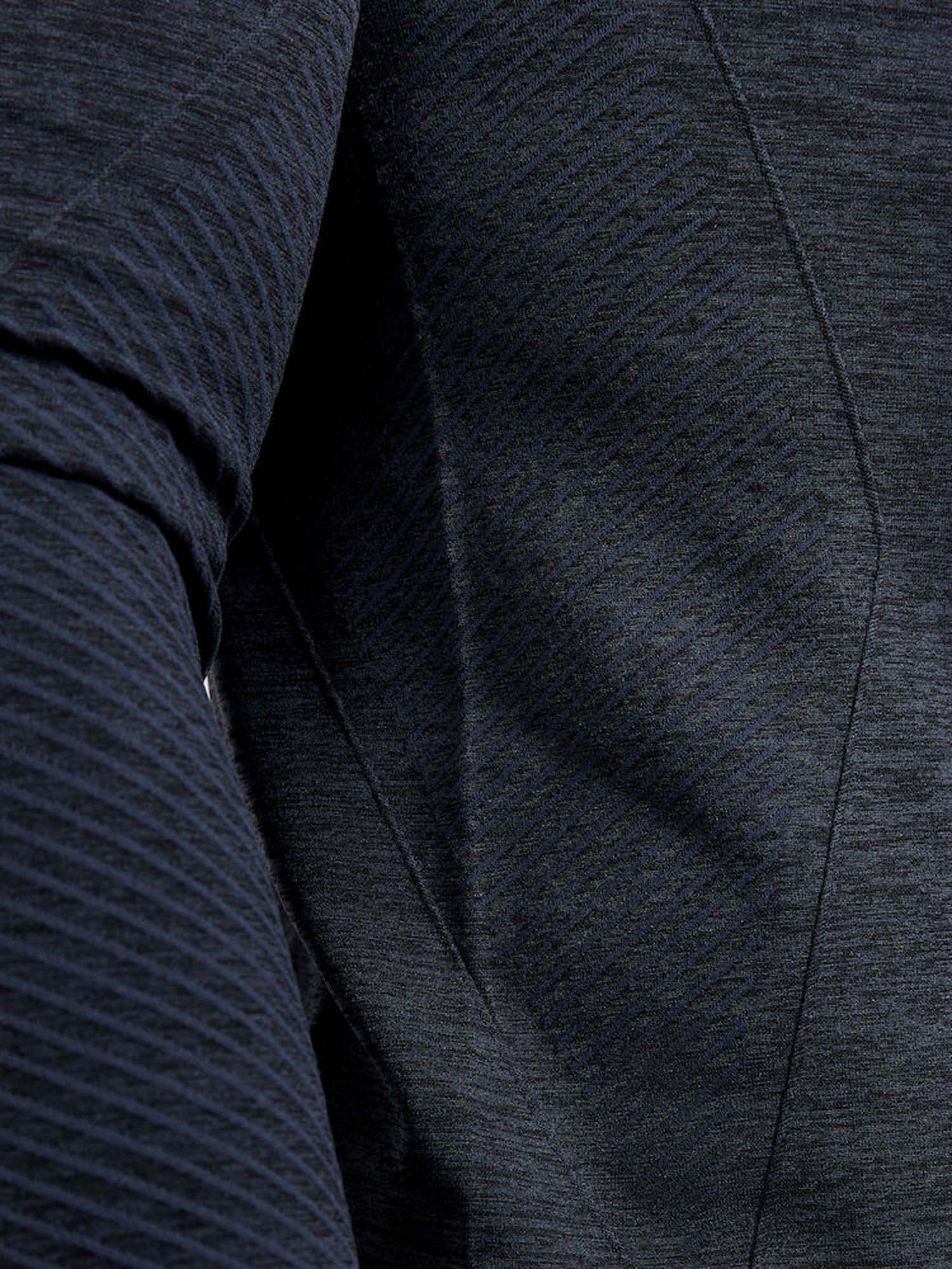 1911157 999000 core dry active comfort ls m closeup3 preview