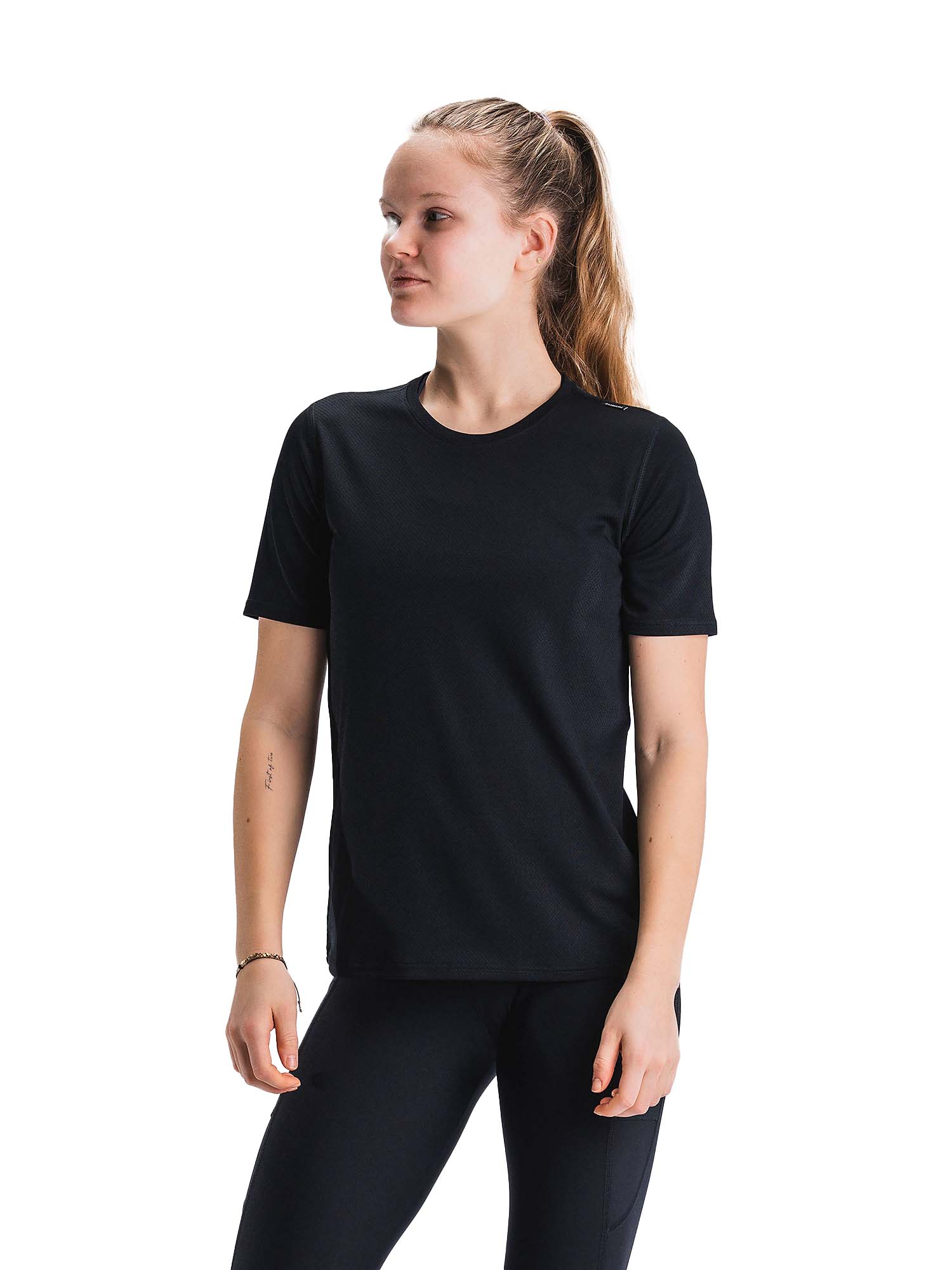 Womens run t shirt 1035 black 1 v1