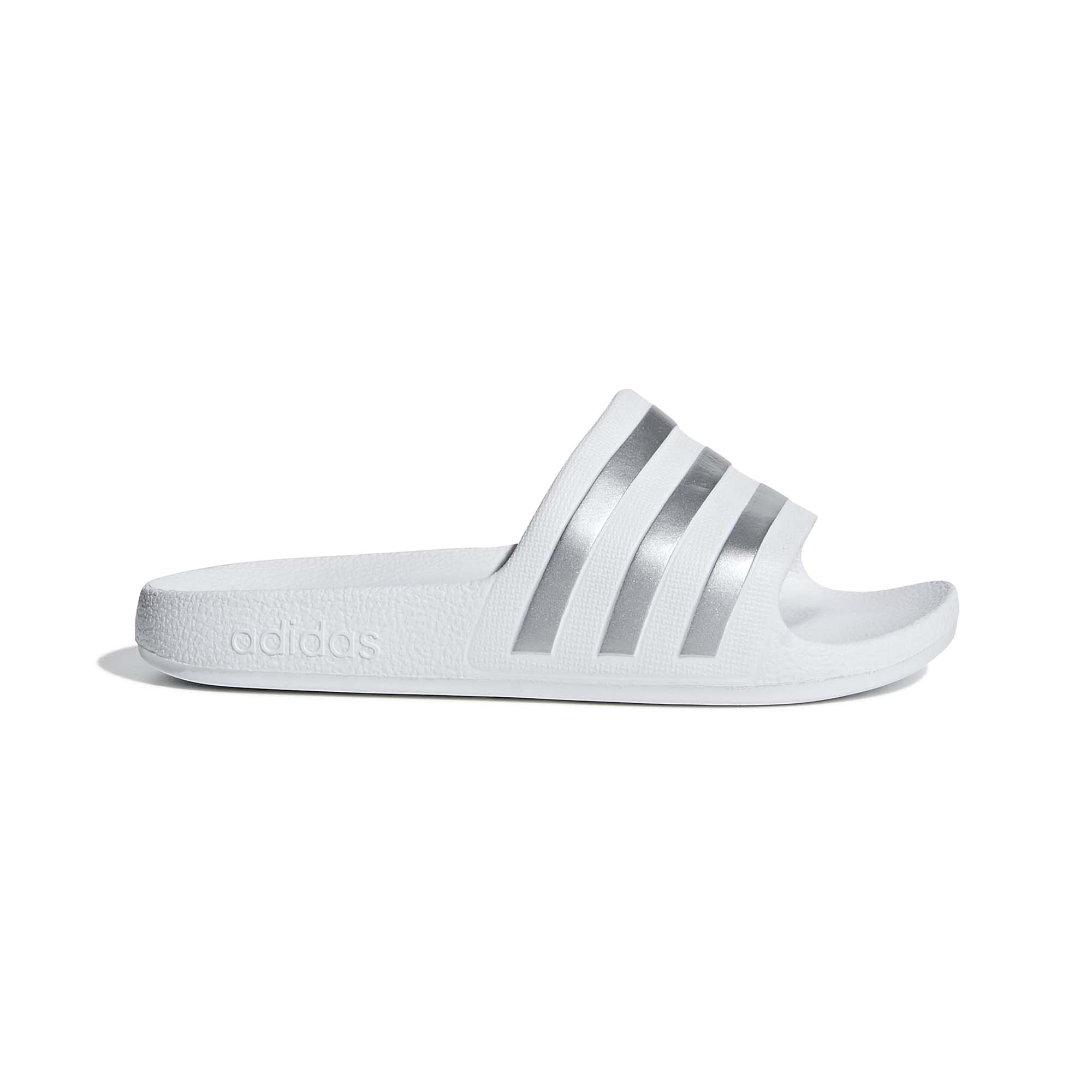 F35555 1 footwear photography side lateral center view white