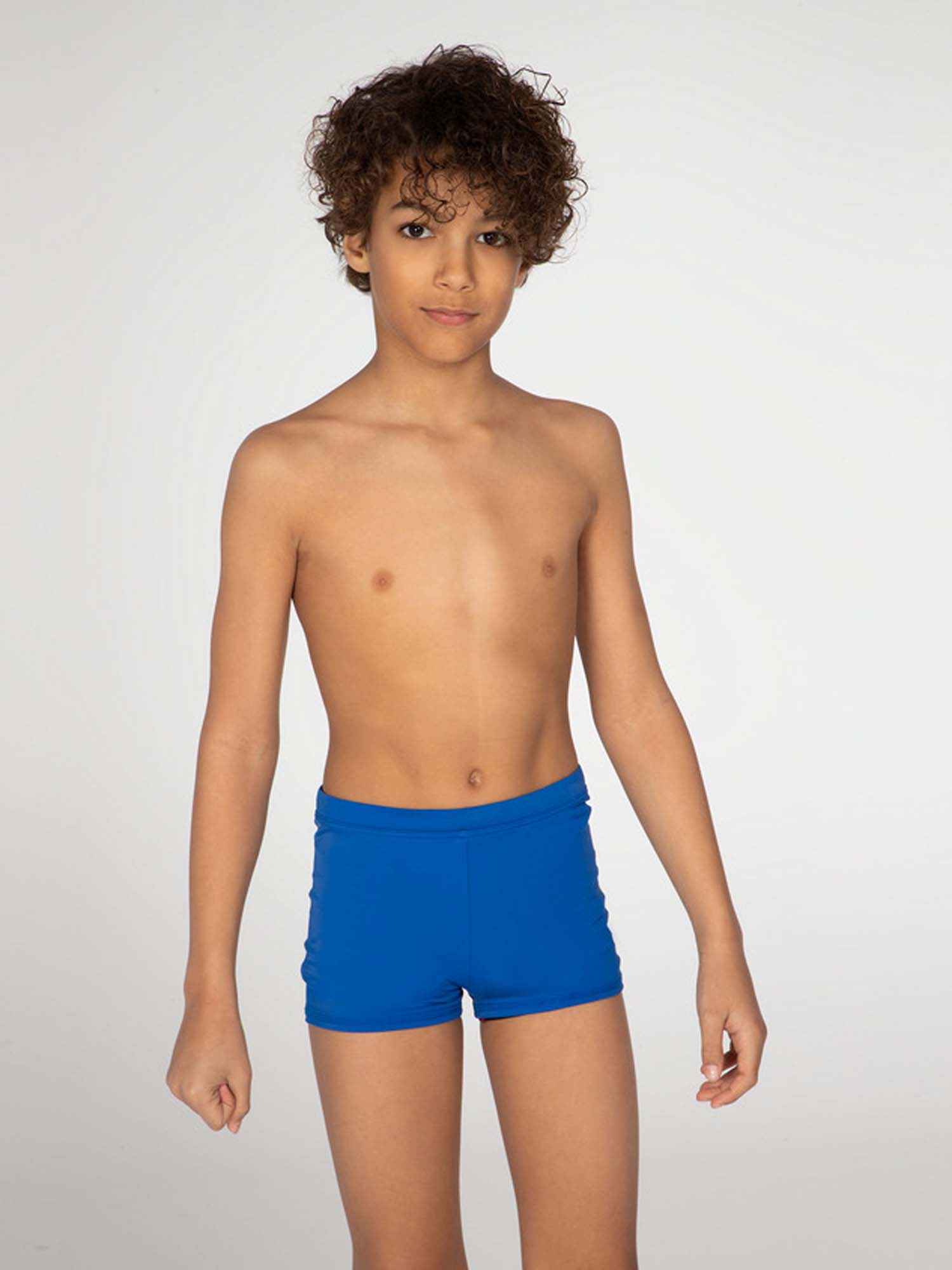 7896900 647 model front half 01 web