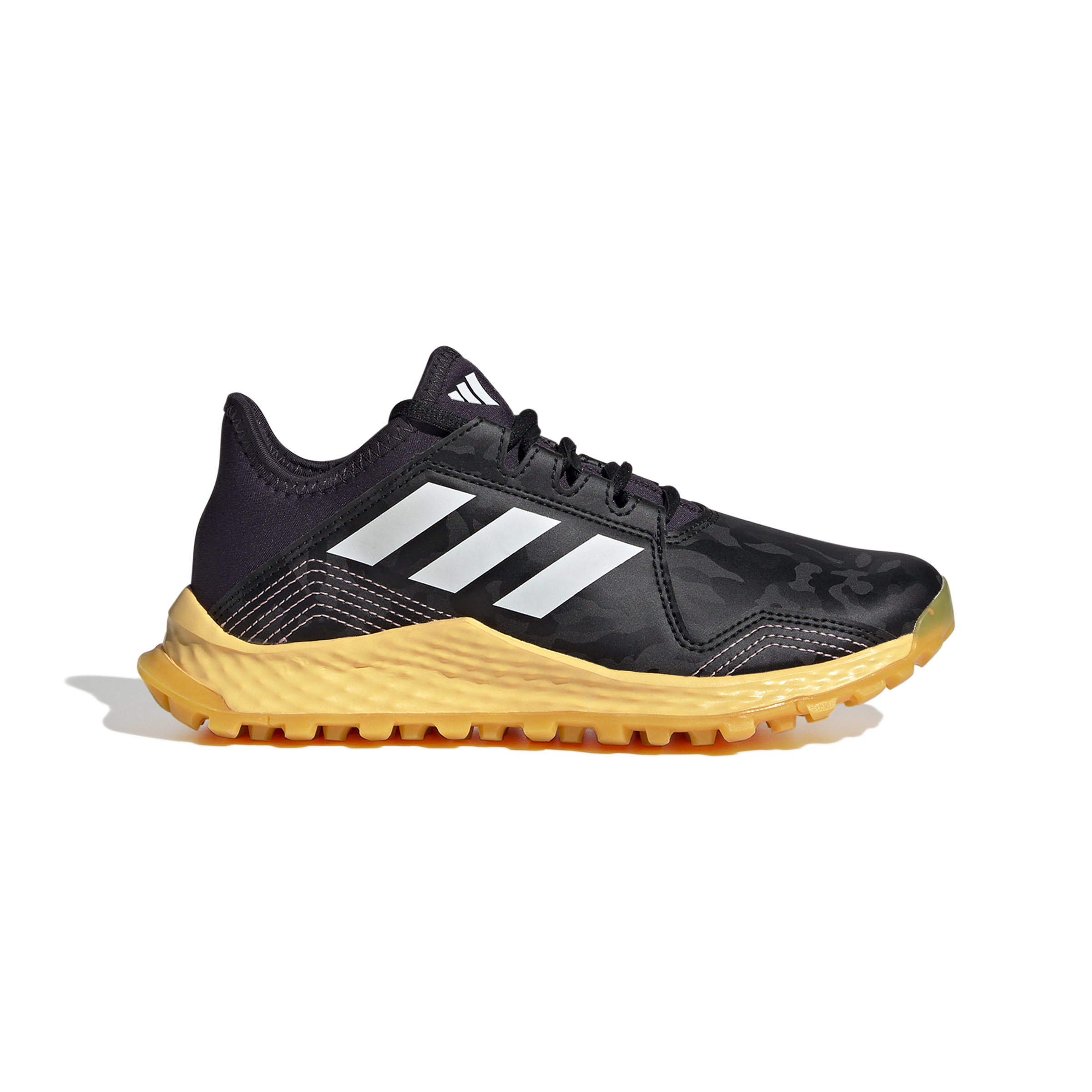 Ig2039 1 footwear photography side lateral center view white