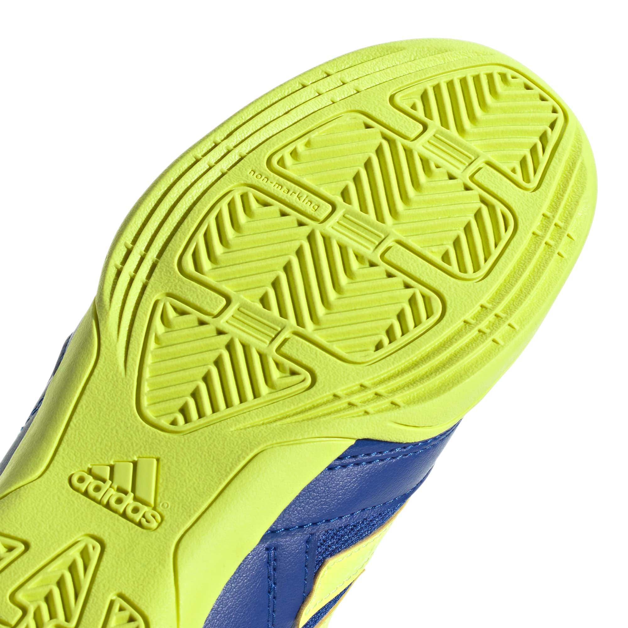 Gz2562 8 footwear photography detail view 2 white