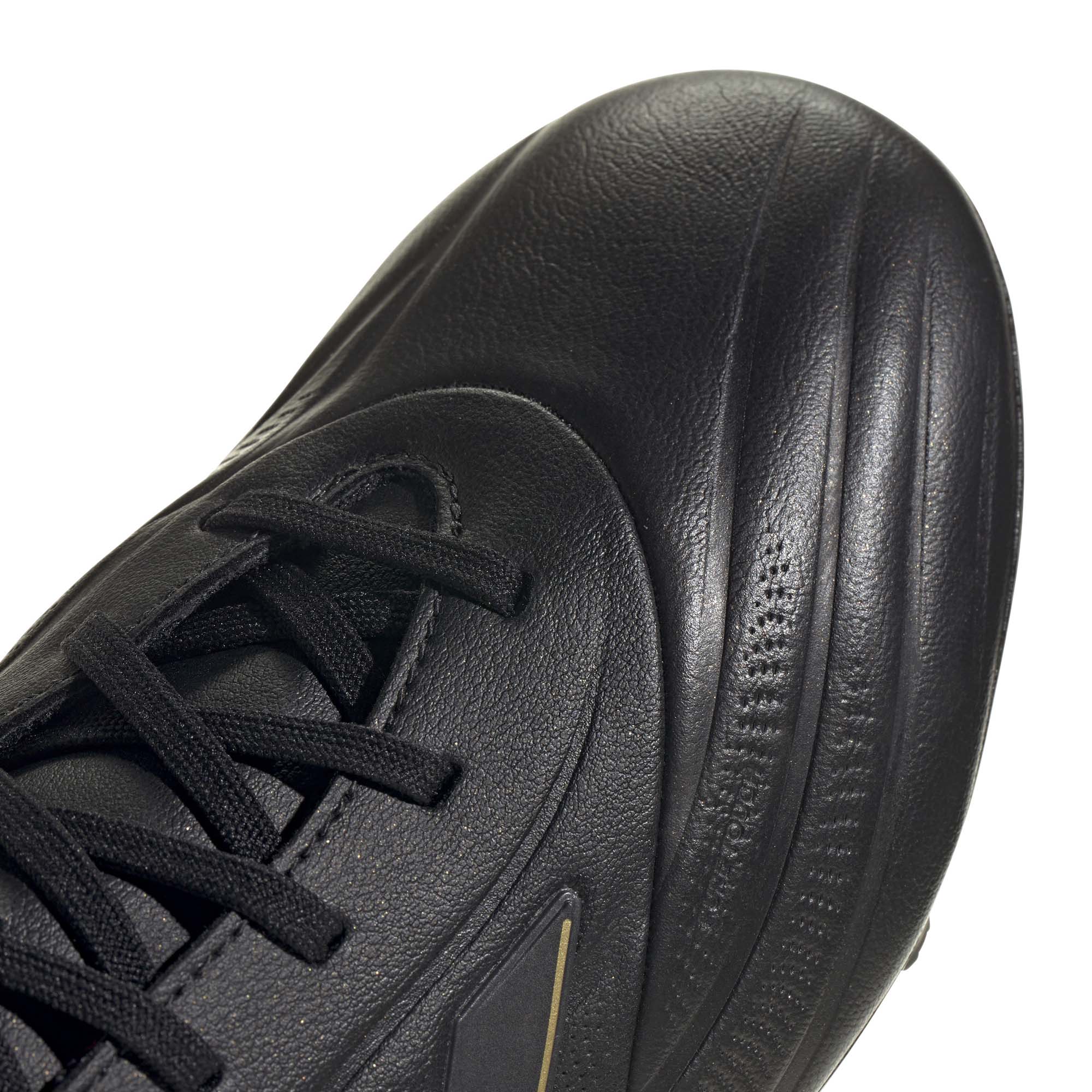Ig8717 8 footwear photography detail view 2 white