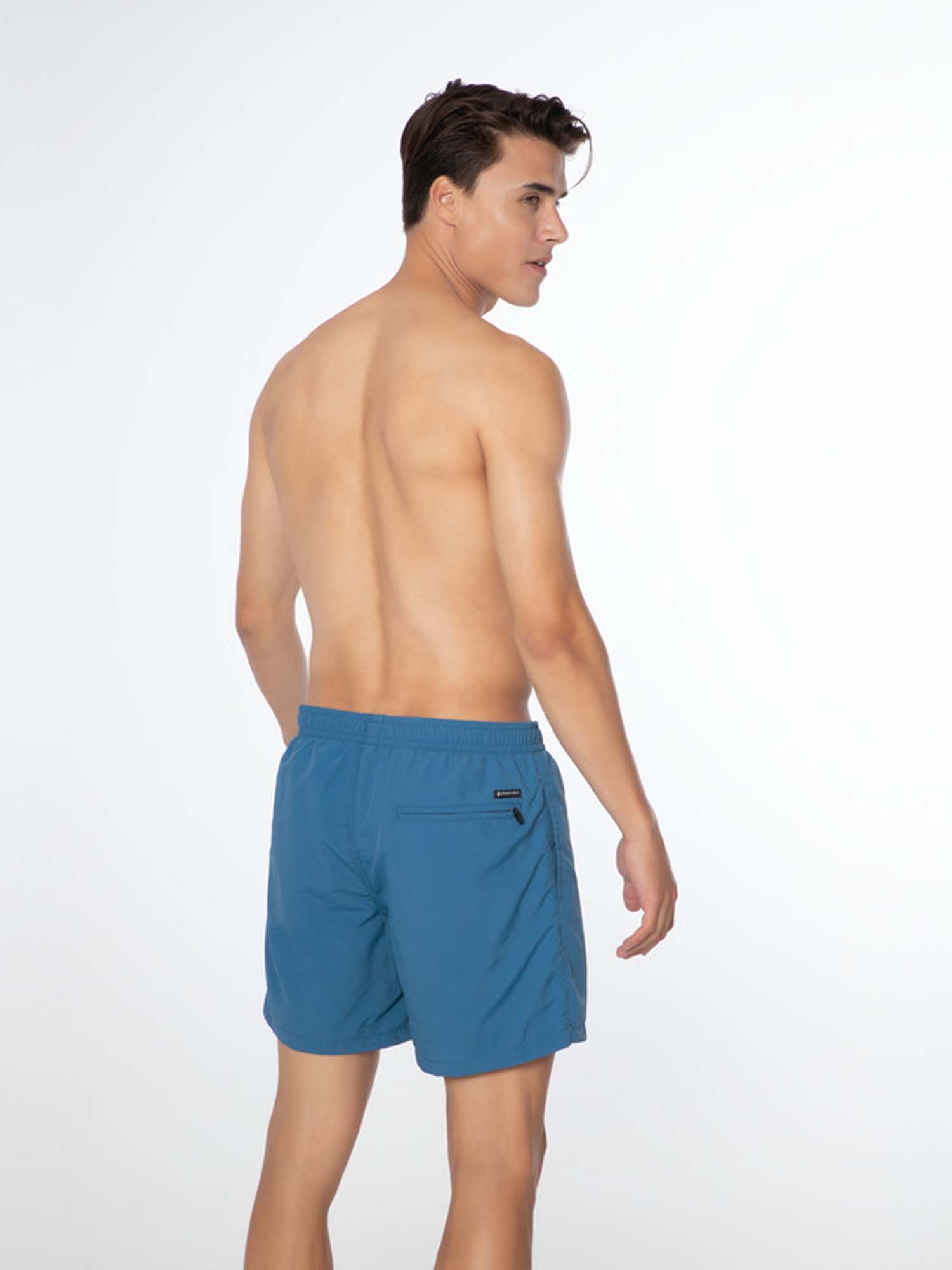 2711100 393 model back half 01 web