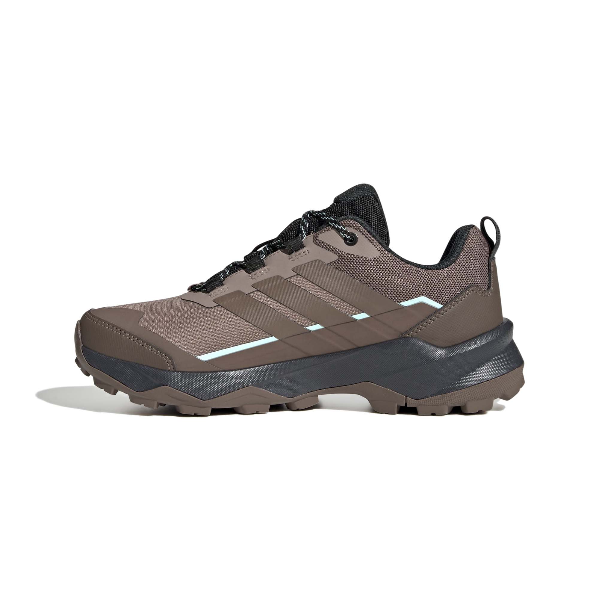 Jh7806 5 footwear photography side medial center view white
