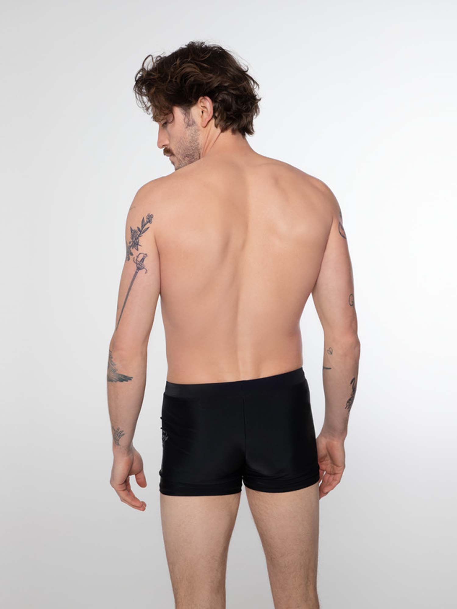 7796800 290 model back half 01 web